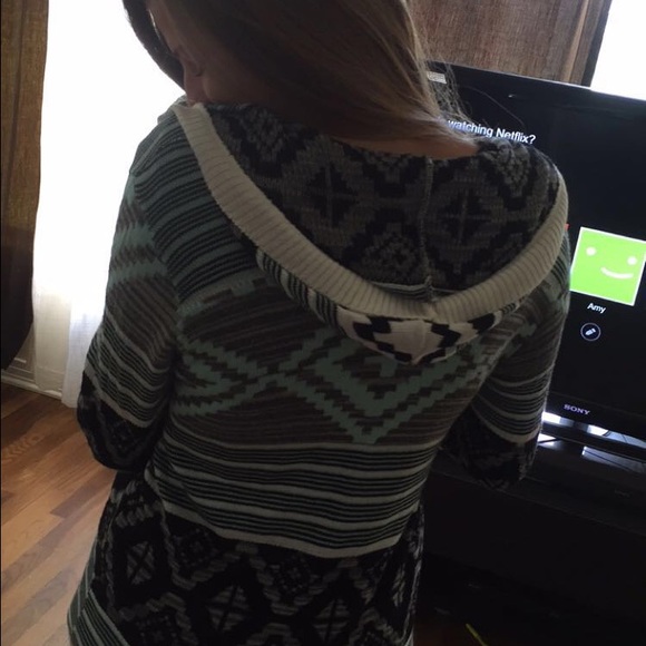 NWT!!!!! hooded patten sweater - Picture 3 of 4