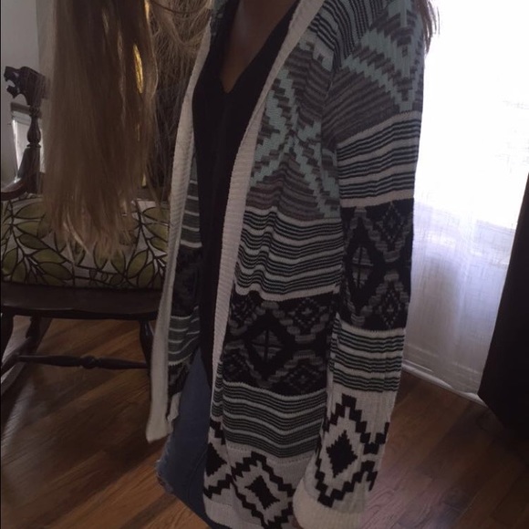 NWT!!!!! hooded patten sweater - Picture 4 of 4