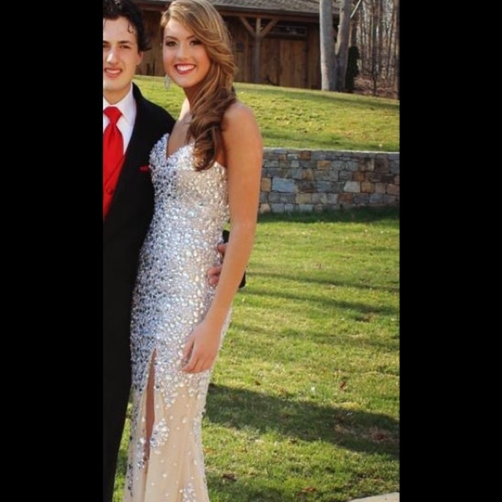 Prom dress - Picture 4 of 6