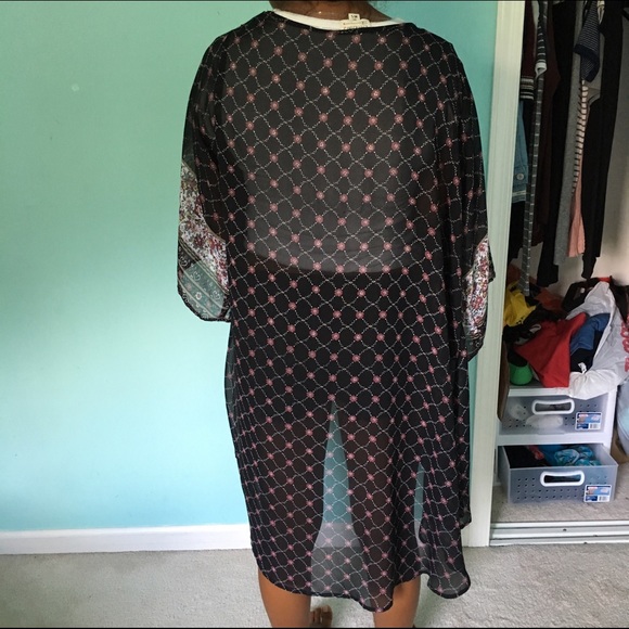 CUTE FLORAL KIMONO - Picture 2 of 3