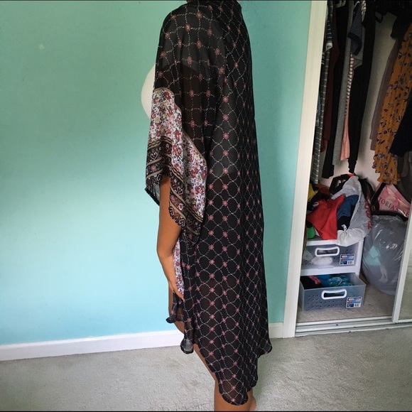 CUTE FLORAL KIMONO - Picture 3 of 3