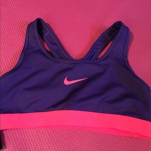BNWT Nike sports bra