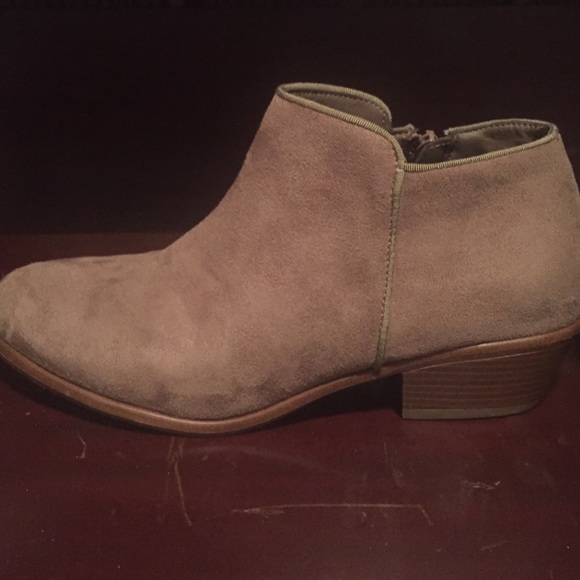 Brown ankle boots - Picture 2 of 4