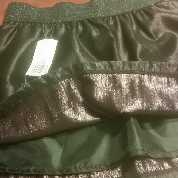 Forever21 Lightweight Metallica Short Flared Skirt - Picture 4 of 4