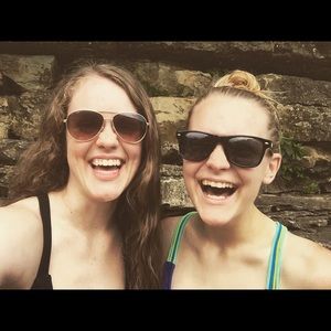 Meet your posher, Emily