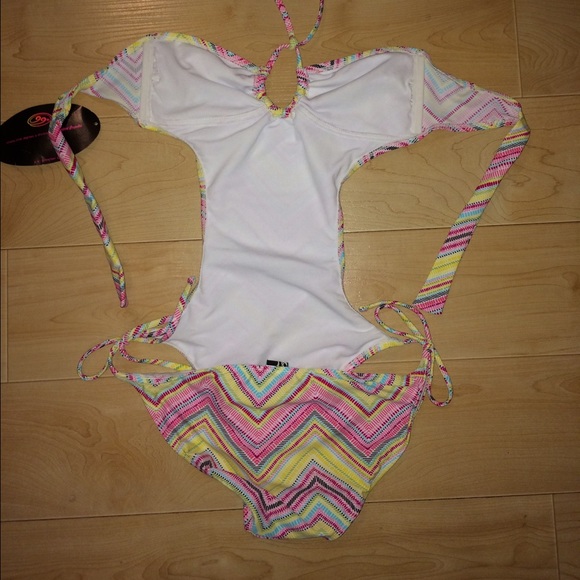 Monokini - Picture 3 of 3