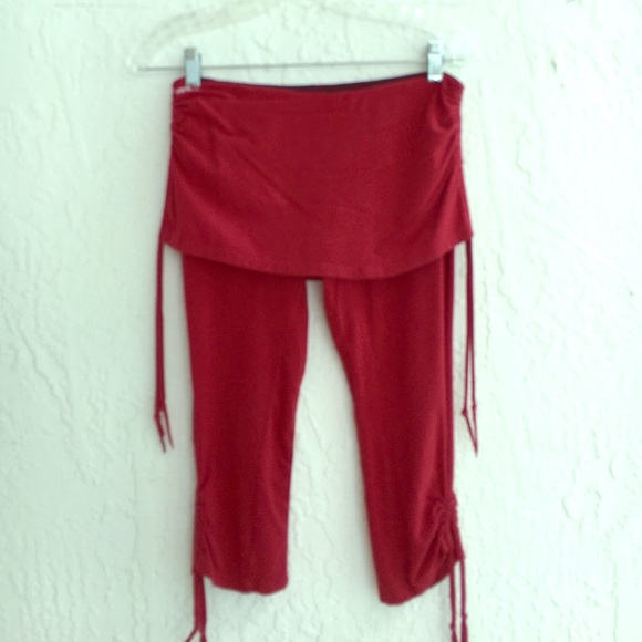 Melodia designs skirted Capri dance pants Small