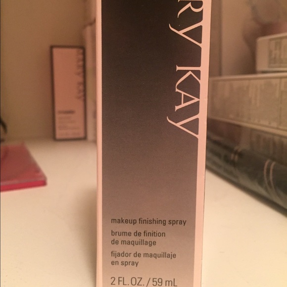 Mary Kay Makeup Finishing Spray