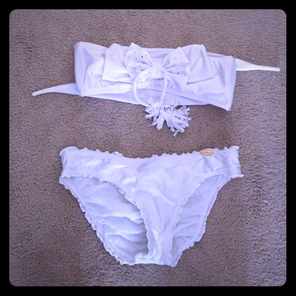 Lulu fama bikini