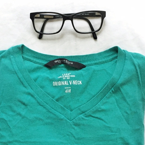❌SOLD❌H&M Short Sleeve Teal V-Neck Tee - Picture 2 of 2