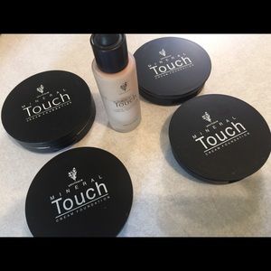 Velour listing for @carlymarissa21