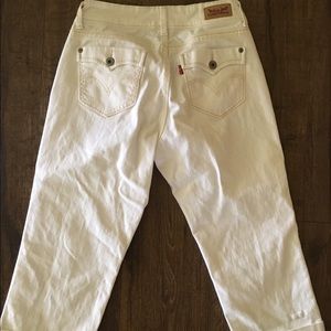 Size 6, White, Levi jeans capris