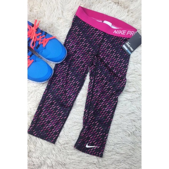 NWT || Nike Pro Crop Leggings || - Picture 1 of 4