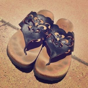 Beautiful black leather Think! sandals!