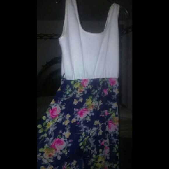 White dress - Picture 1 of 3