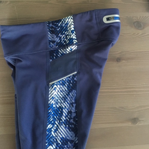 !!SOLD!! Women's Athleta running capris - Picture 4 of 4