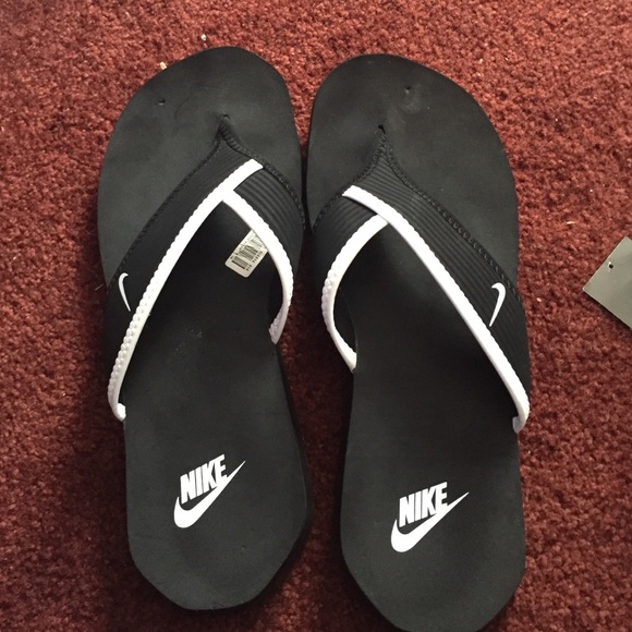 Women's Nike flip flops