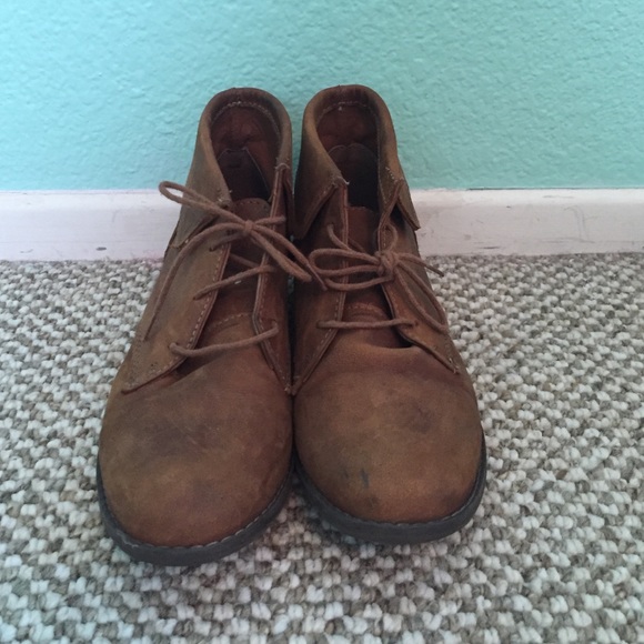 steve madden brown shoes NEVER WORN!!make offers:)