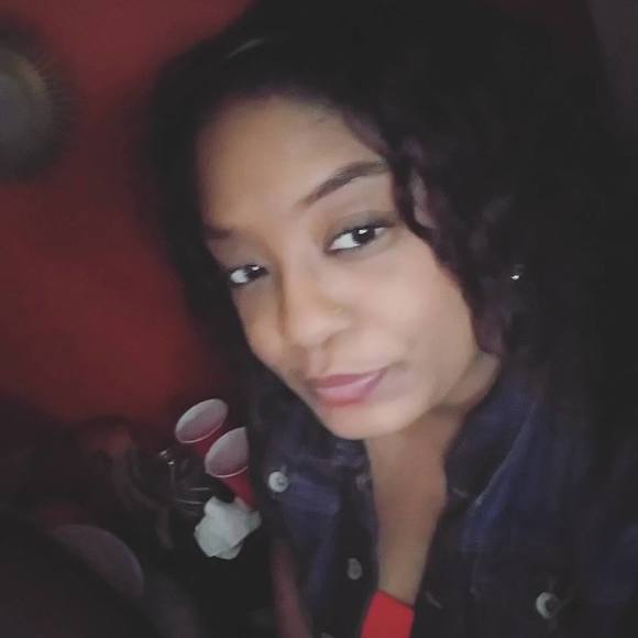 Meet your Posher, Chantel - Picture 1 of 2