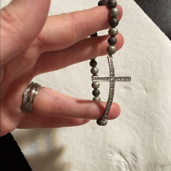 🛍️GIFTED🛍️ Bracelet w/sideways rhinestone cross