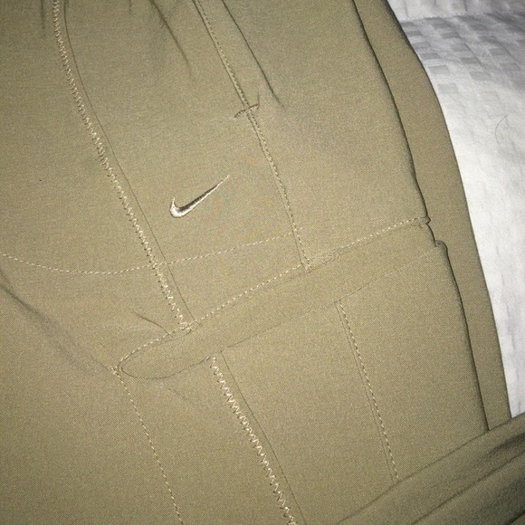 Nike khaki capris