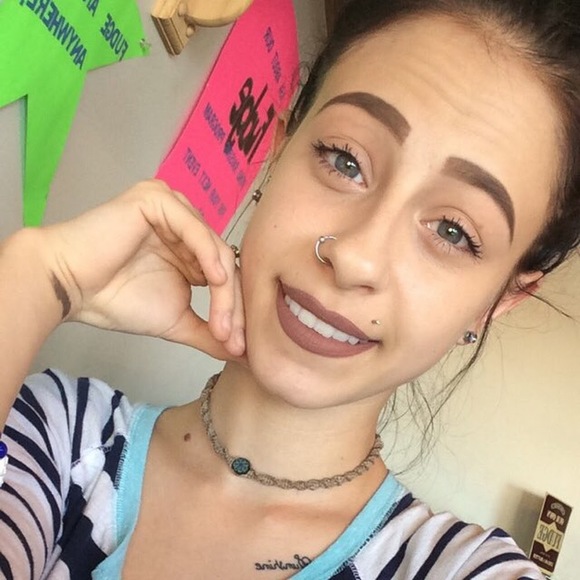 Meet your Posher, Brooke - Picture 1 of 1