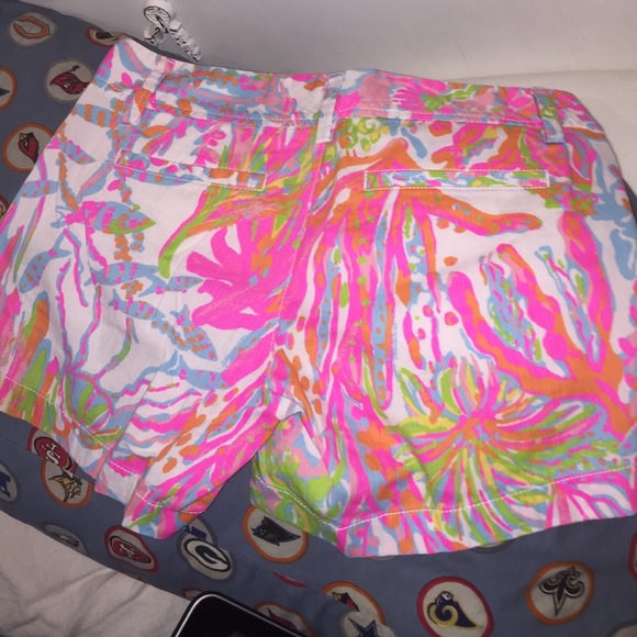 Pink print Lilly Pullitzer shorts - Picture 2 of 4