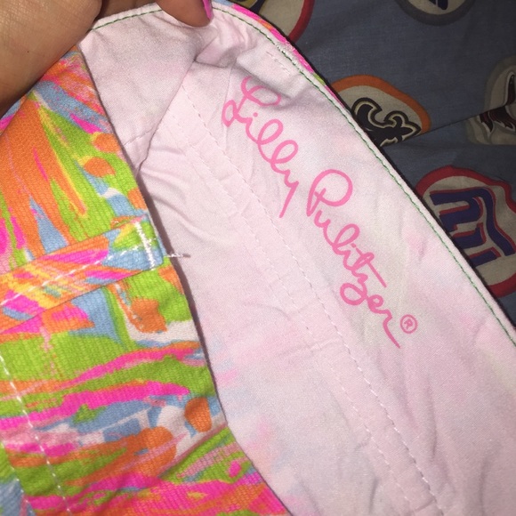 Pink print Lilly Pullitzer shorts - Picture 4 of 4