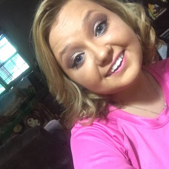Meet your Posher, Danielle - Picture 1 of 1