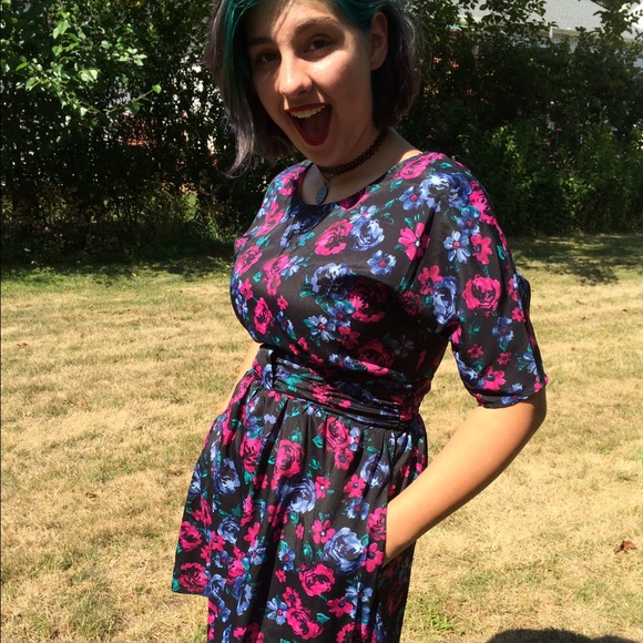 Floral half sleeve fit & flare dress Medium NWOT - Picture 4 of 4