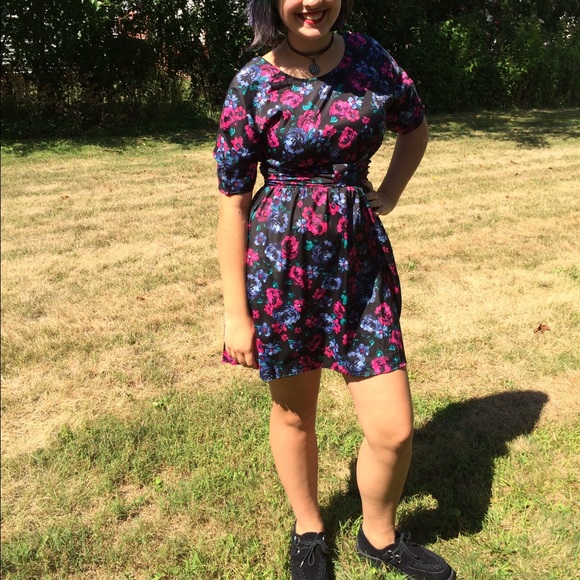 Floral half sleeve fit & flare dress Medium NWOT - Picture 2 of 4