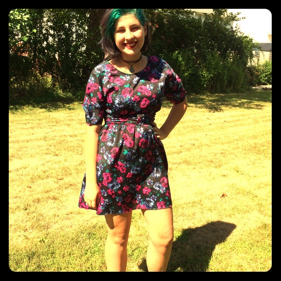 Floral half sleeve fit & flare dress Medium NWOT - Picture 1 of 4