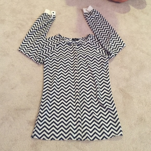 Cute chevron shirt - Picture 1 of 2