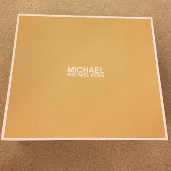 Michael Kors Authentic Shoebox