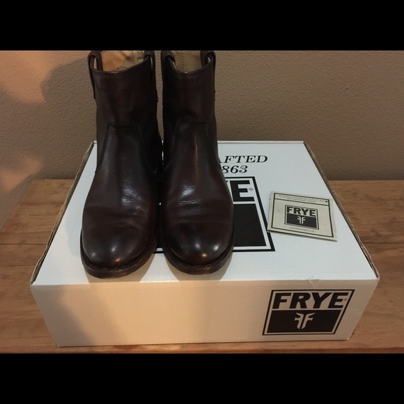Frye chocolate brown leather short boot, size 7