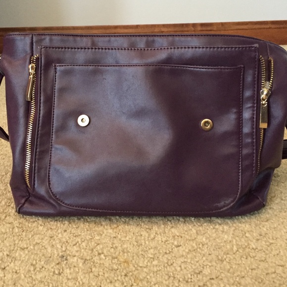 Purple bag with 2 outside pockets and 2 inside - Picture 3 of 4