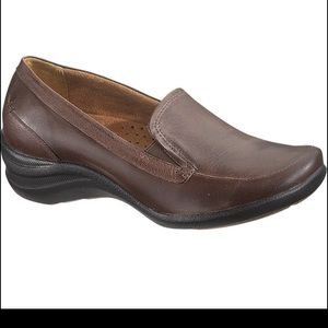 Hush Puppies Women Epic Loafer in Dark Brown