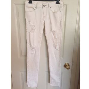 White ripped knee bulkhead skinny jeans