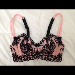 Victoria's Secret 32D lace bra