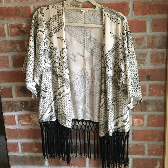 Cream and black patterned fringe kimono