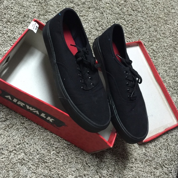 Air walk shoes - Picture 1 of 4