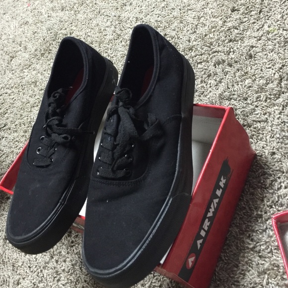 Air walk shoes - Picture 4 of 4