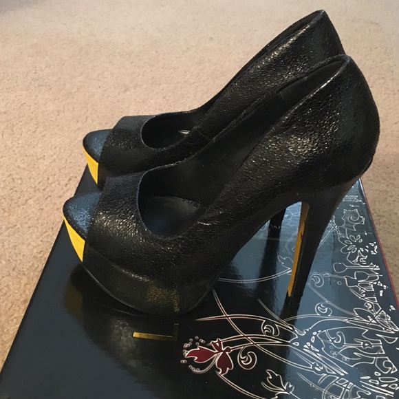 Shoes - Platform heels