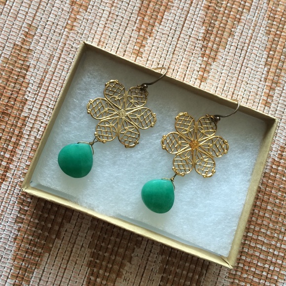 Jewelry - handmade gold boho wire flower & jade earrings