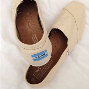 Cream toms