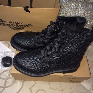 Dr. Marten Brausse Rose Quilted Boot size 9.