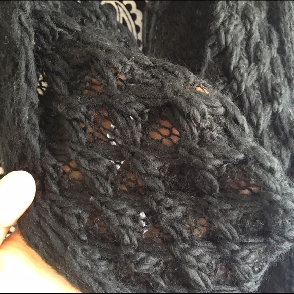 Black Halo Infinity Scarf by Dearfoams - Picture 2 of 4