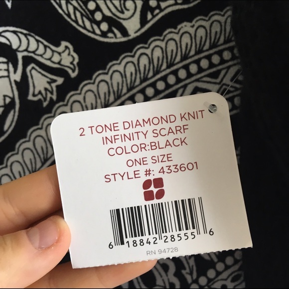 Black Halo Infinity Scarf by Dearfoams - Picture 3 of 4