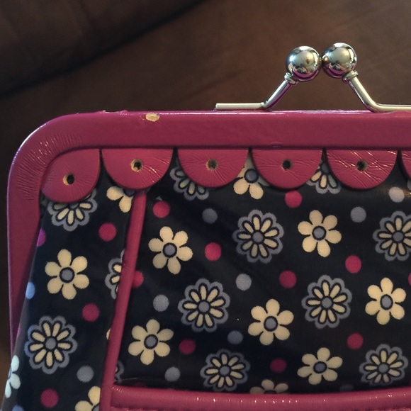 a Vera Bradley frill crossbody - Picture 4 of 4