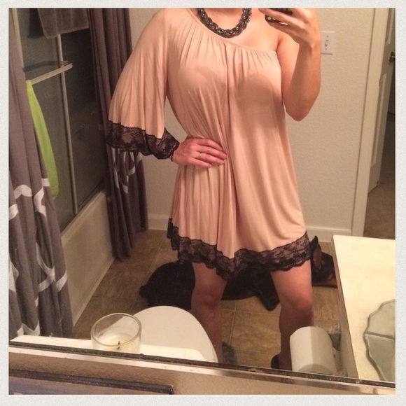 Sexy one sleeve dress. Picture doesn't do justice.